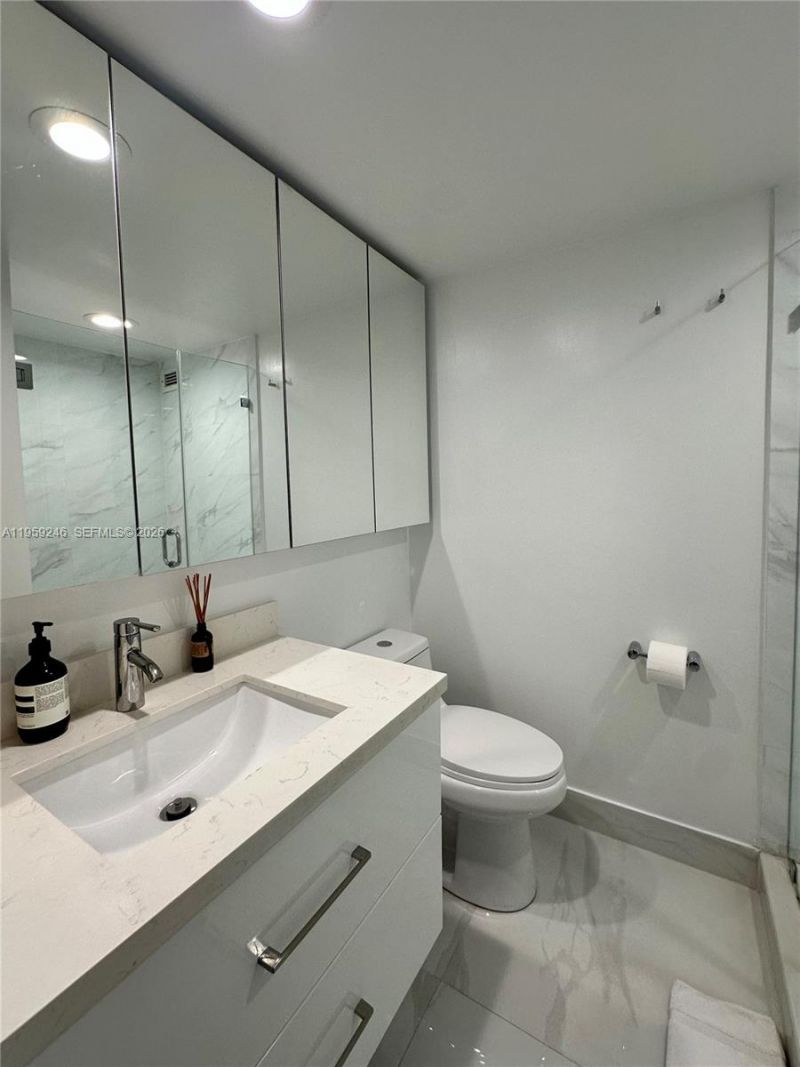 5600 Collins Ave , Unit 8P, Miami Beach, FL 33140 Photo