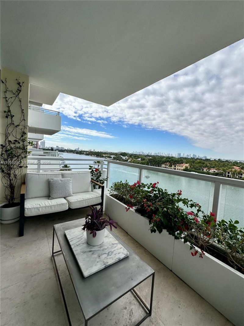5600 Collins Ave , Unit 8P, Miami Beach, FL 33140 Photo