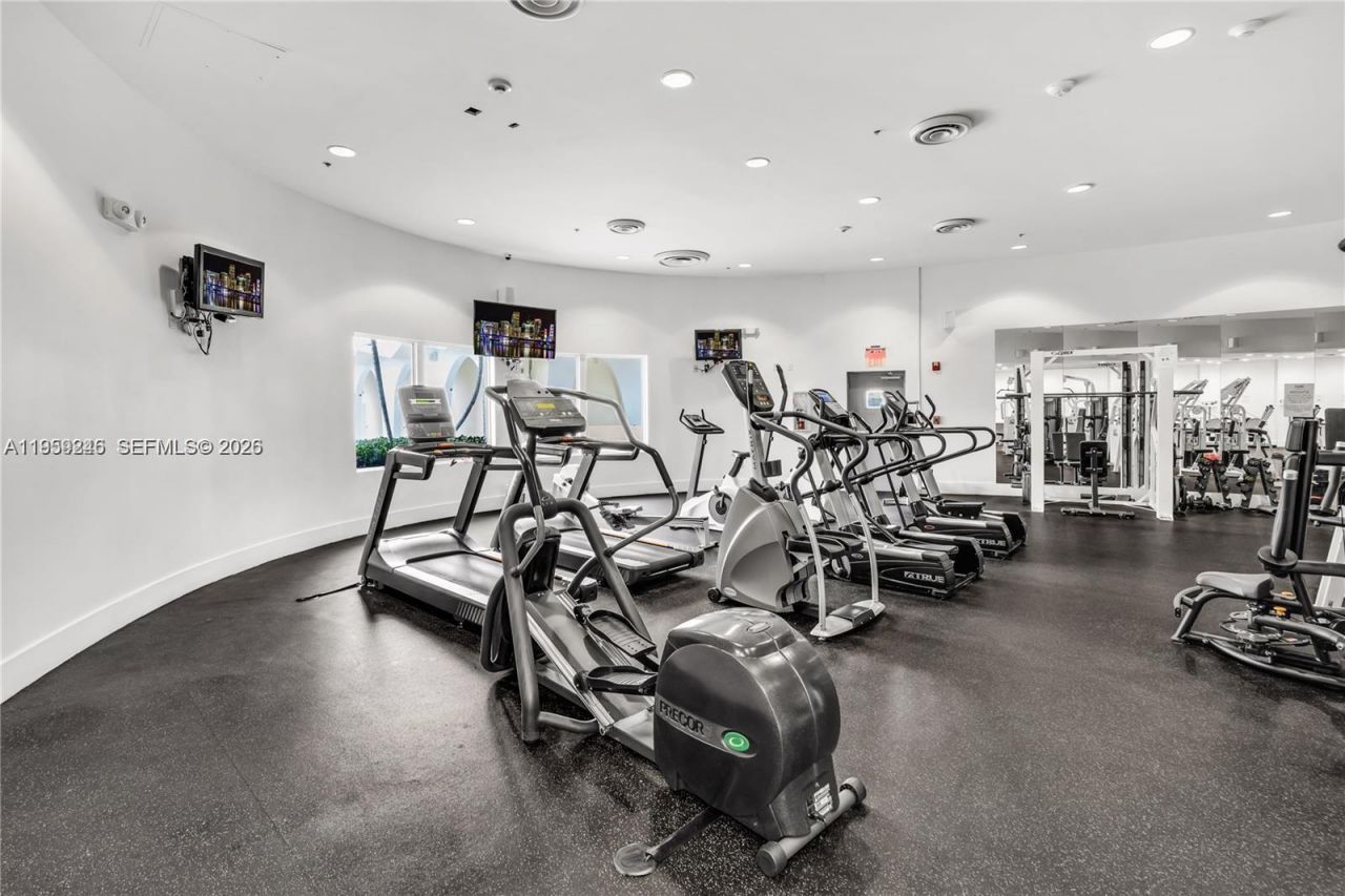 5600 Collins Ave , Unit 8P, Miami Beach, FL 33140 Photo