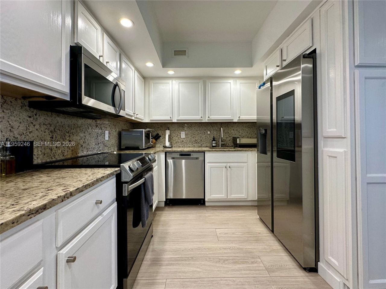 5600 Collins Ave , Unit 8P, Miami Beach, FL 33140 Photo