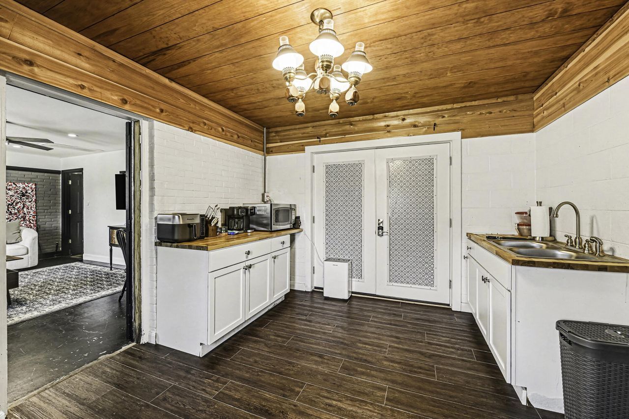 191 Wappoo Road Photo 13