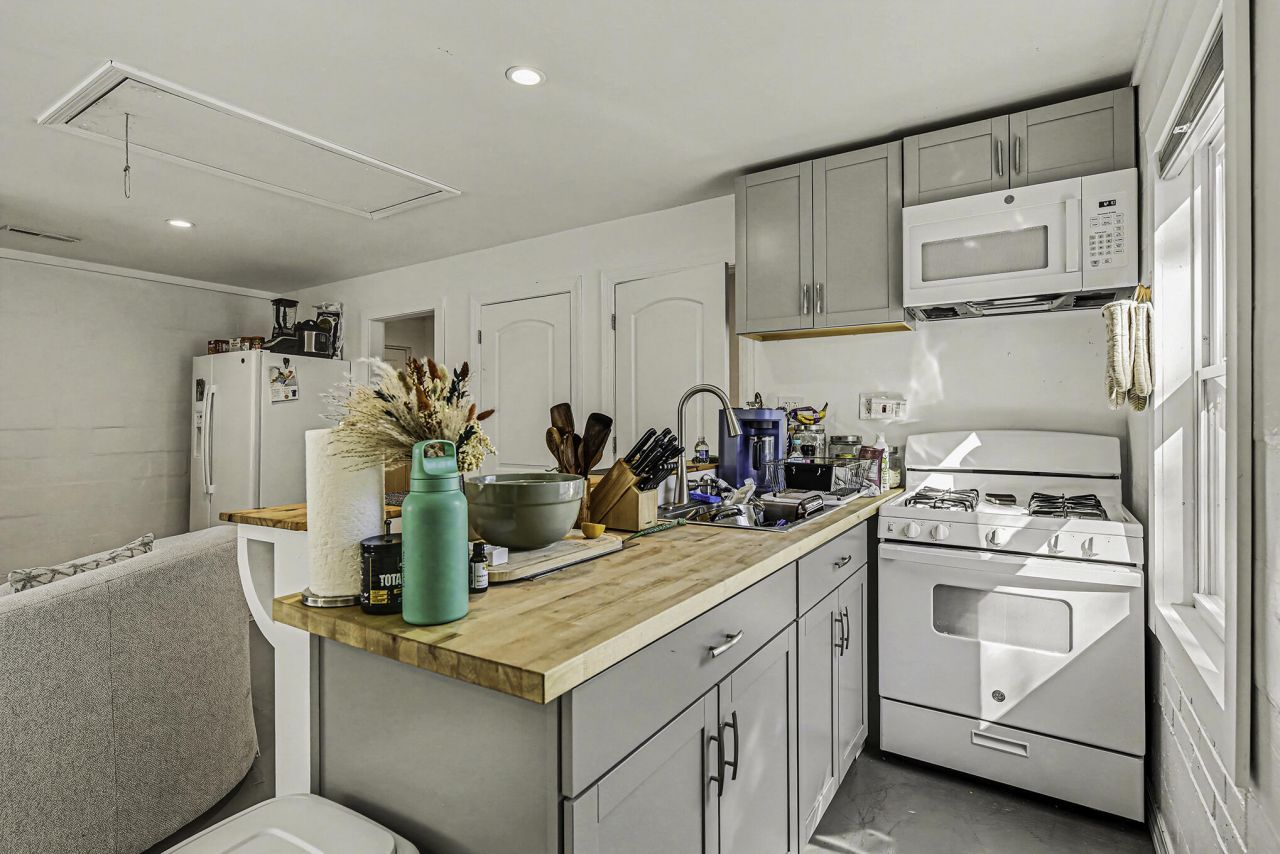 191 Wappoo Road Photo 36