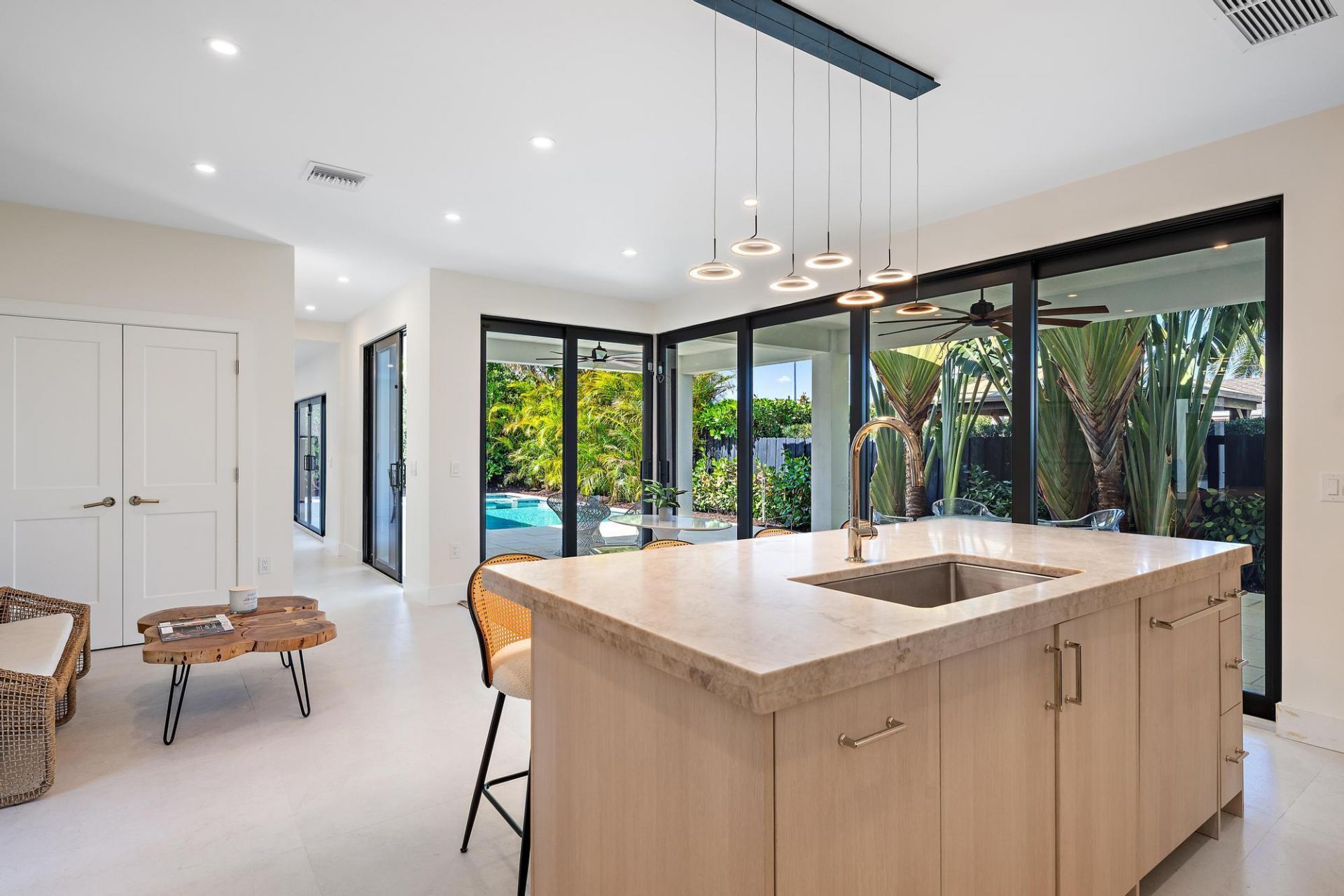 385 Linda Lane, West Palm Beach, FL 33405 Photo