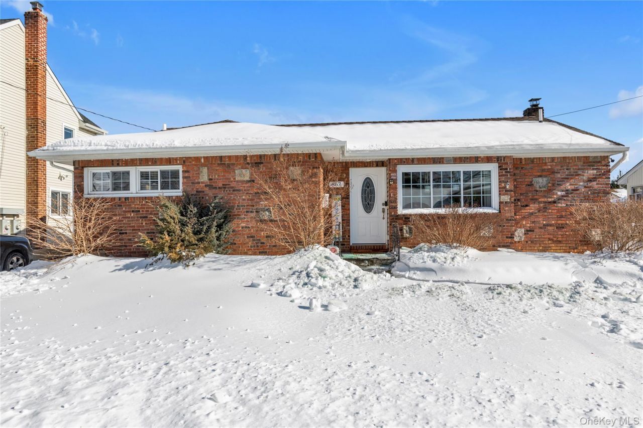 867 Preston Road, East Meadow, NY 11554 Main Photo