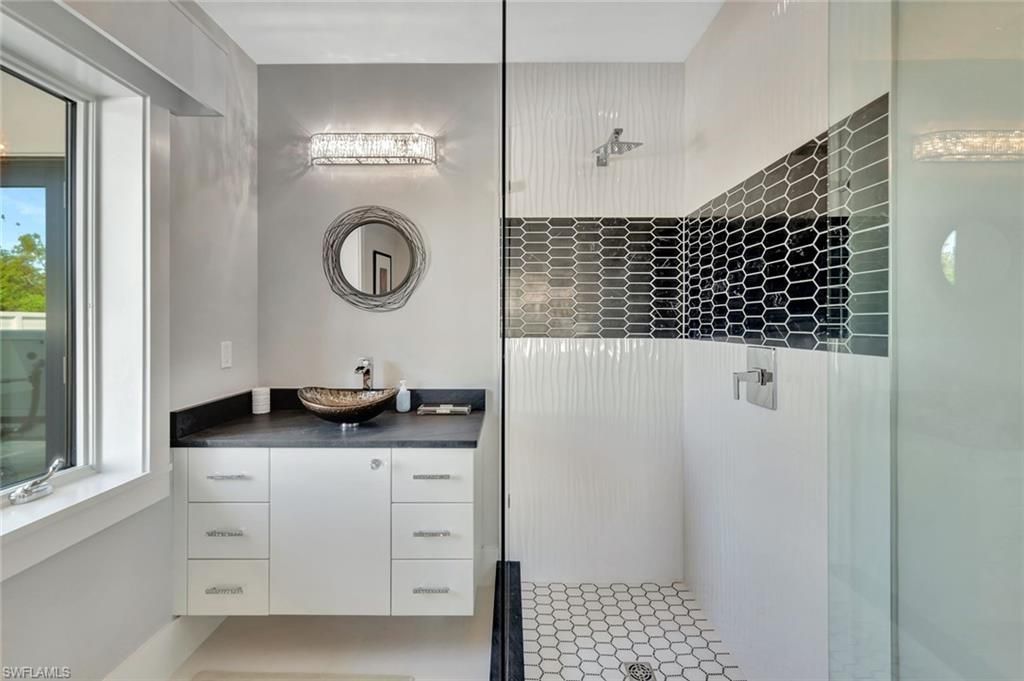 739 5th Ave N, Naples, FL 34102 Photo
