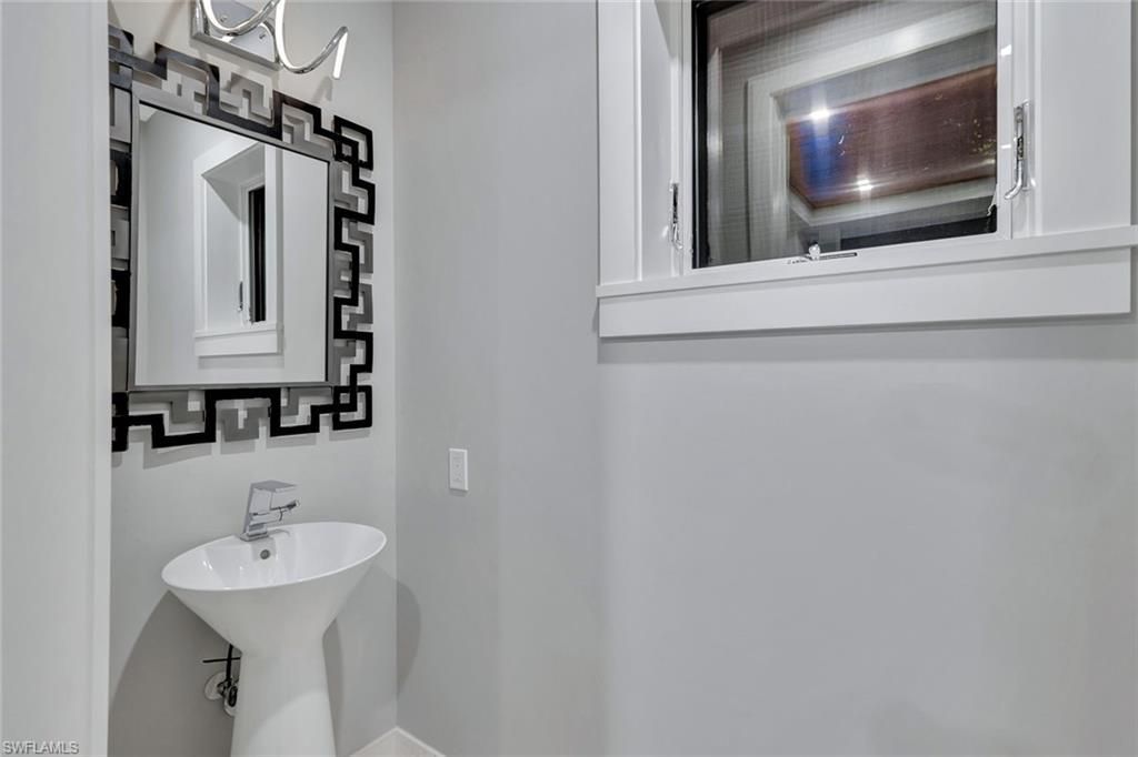 739 5th Ave N, Naples, FL 34102 Photo