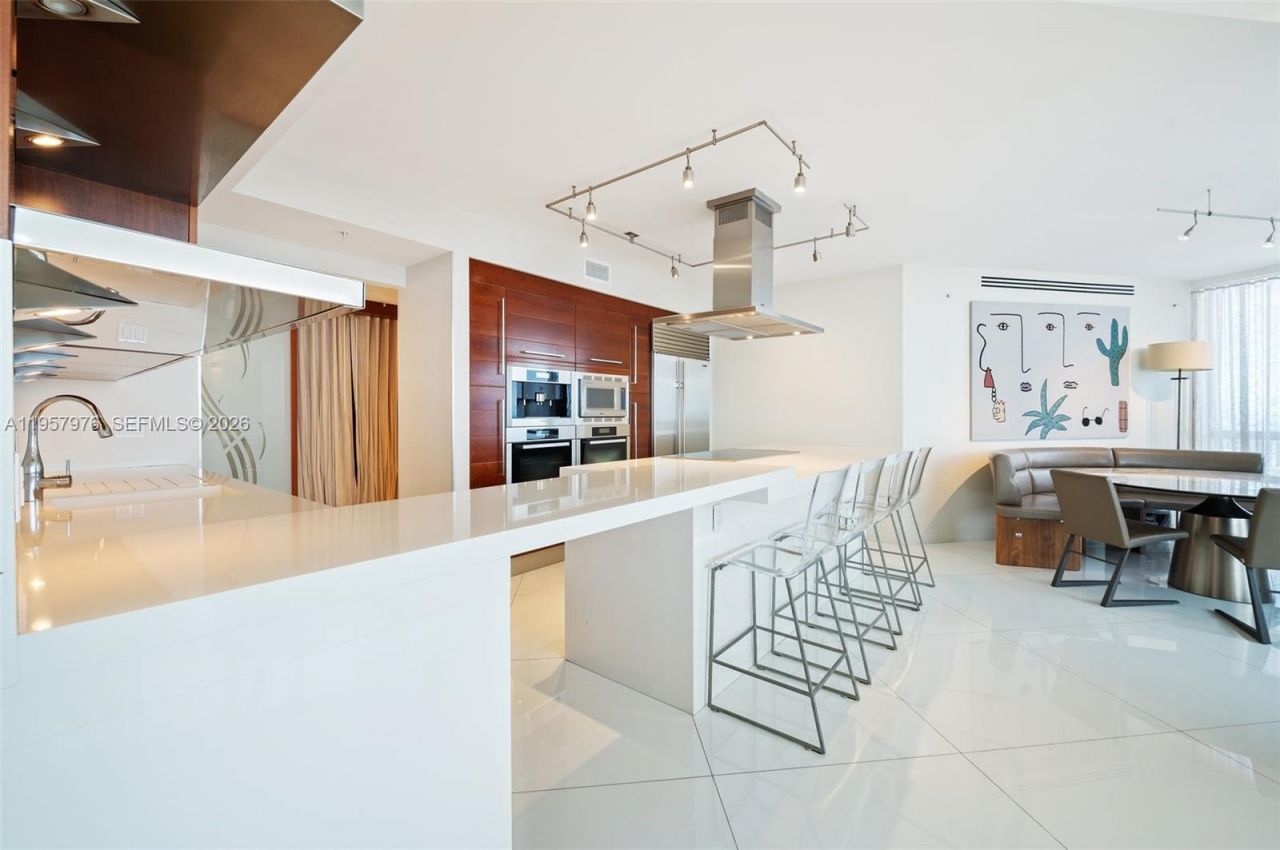 18201 Collins Ave, Unit 5201, Sunny Isles Beach, FL 33160 Photo