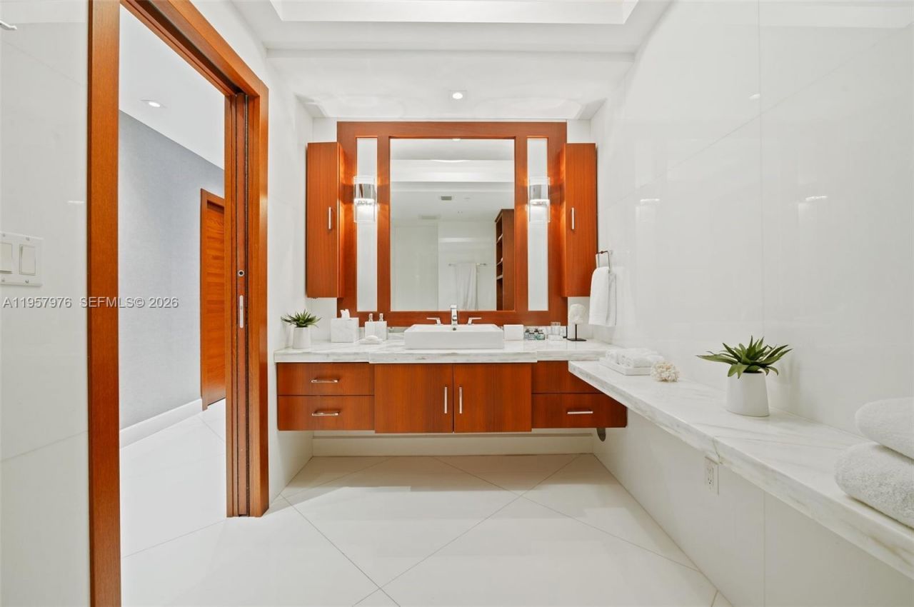 18201 Collins Ave, Unit 5201, Sunny Isles Beach, FL 33160 Photo