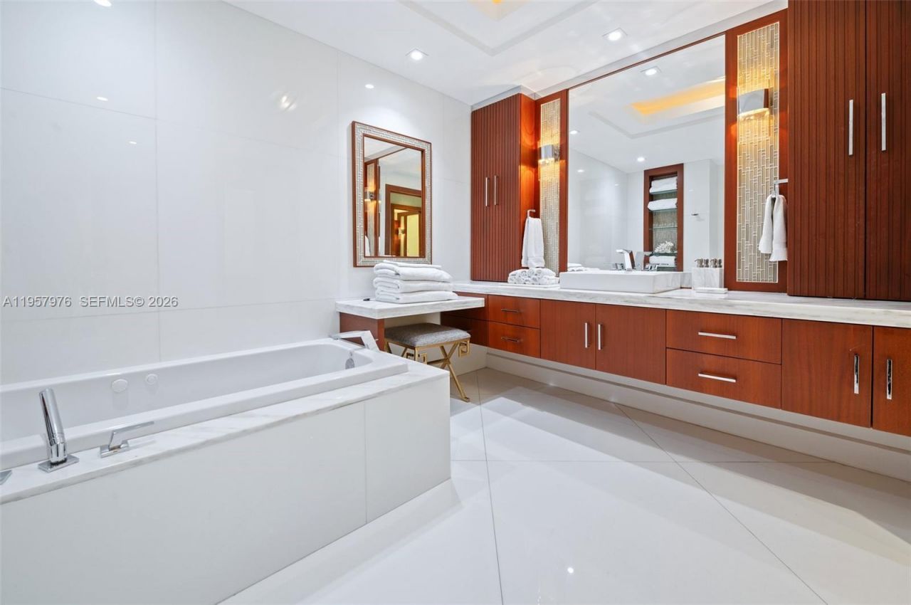 18201 Collins Ave, Unit 5201, Sunny Isles Beach, FL 33160 Photo