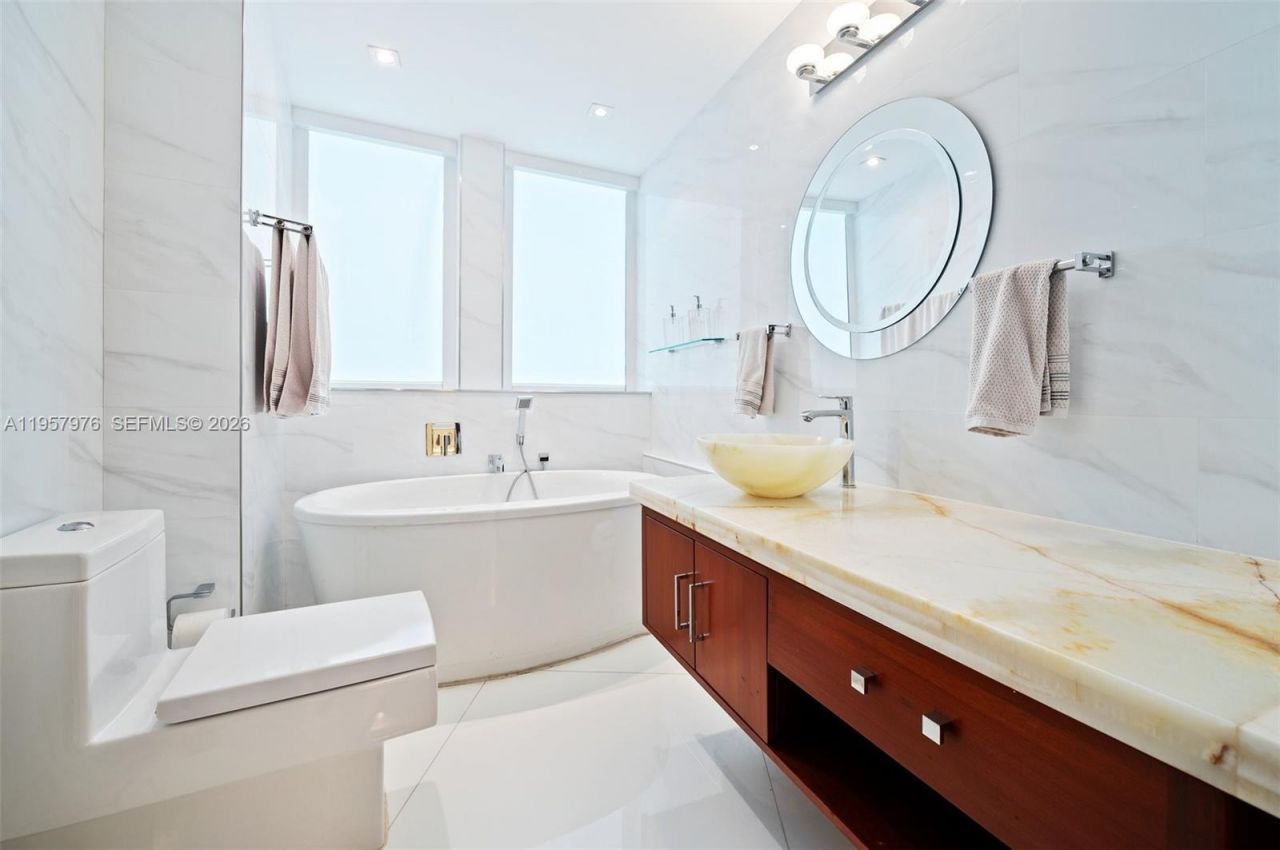 18201 Collins Ave, Unit 5201, Sunny Isles Beach, FL 33160 Photo