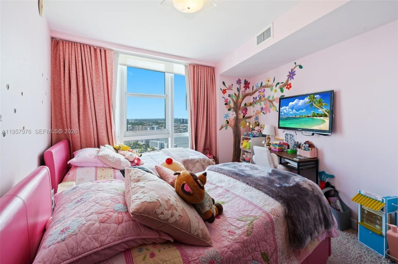 18201 Collins Ave, Unit 5201, Sunny Isles Beach, FL 33160 Photo