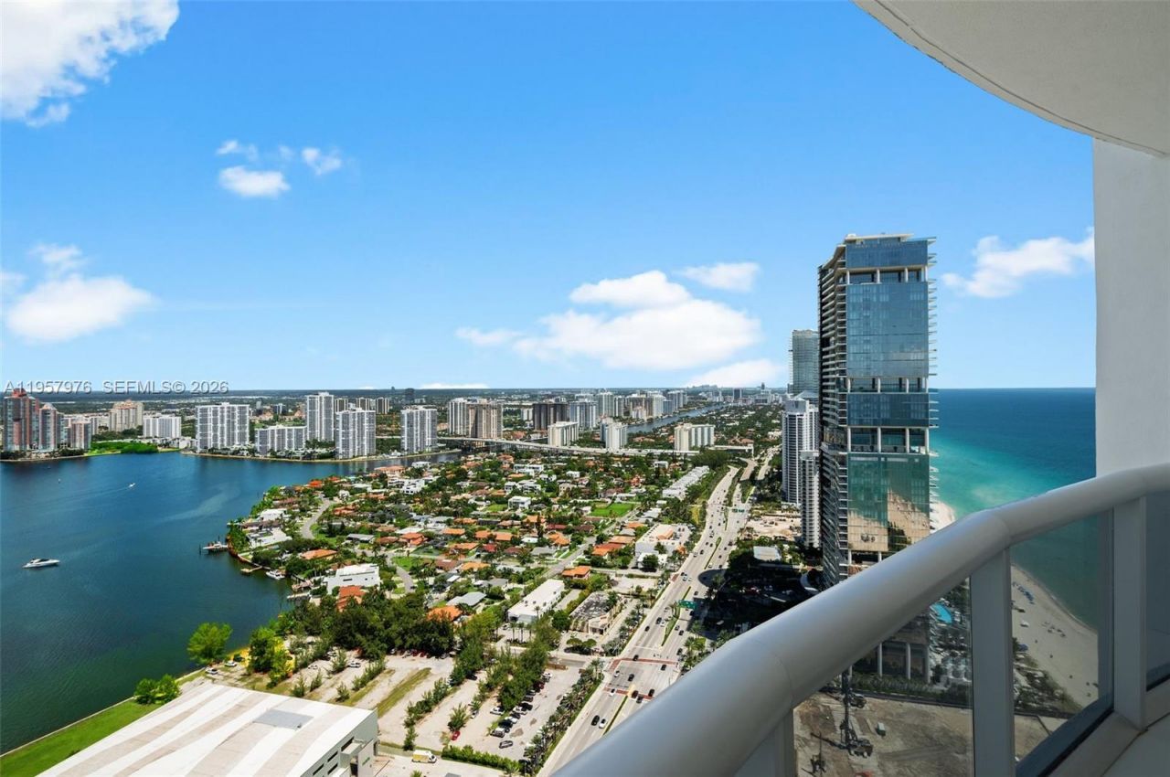 18201 Collins Ave, Unit 5201, Sunny Isles Beach, FL 33160 Photo