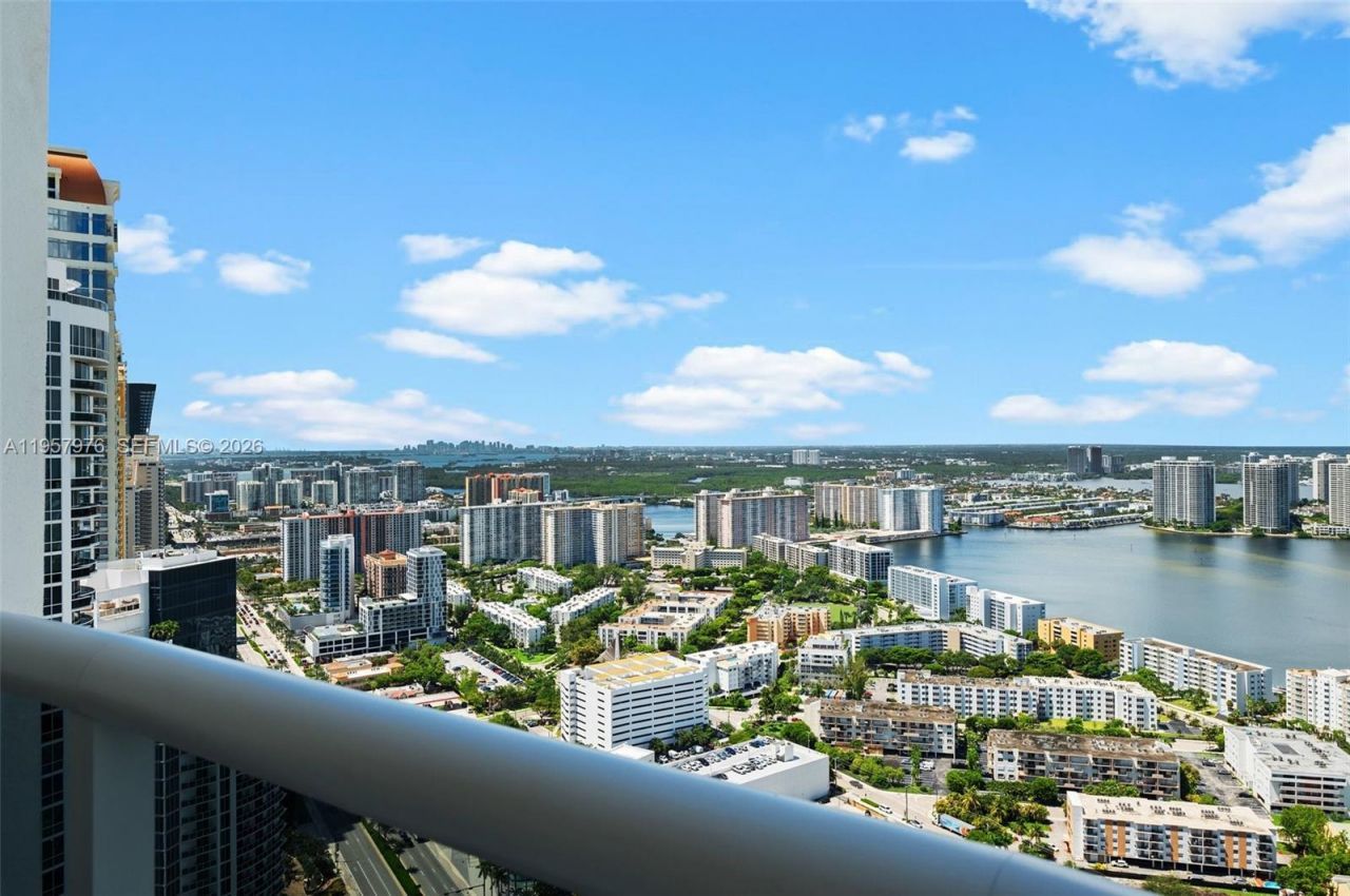 18201 Collins Ave, Unit 5201, Sunny Isles Beach, FL 33160 Photo