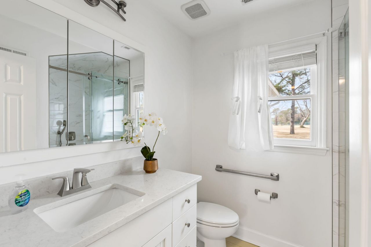 1195 Parkway Drive Photo 12