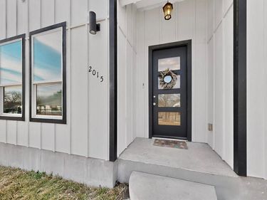 2015 Volga Avenue, Dallas, TX 75216