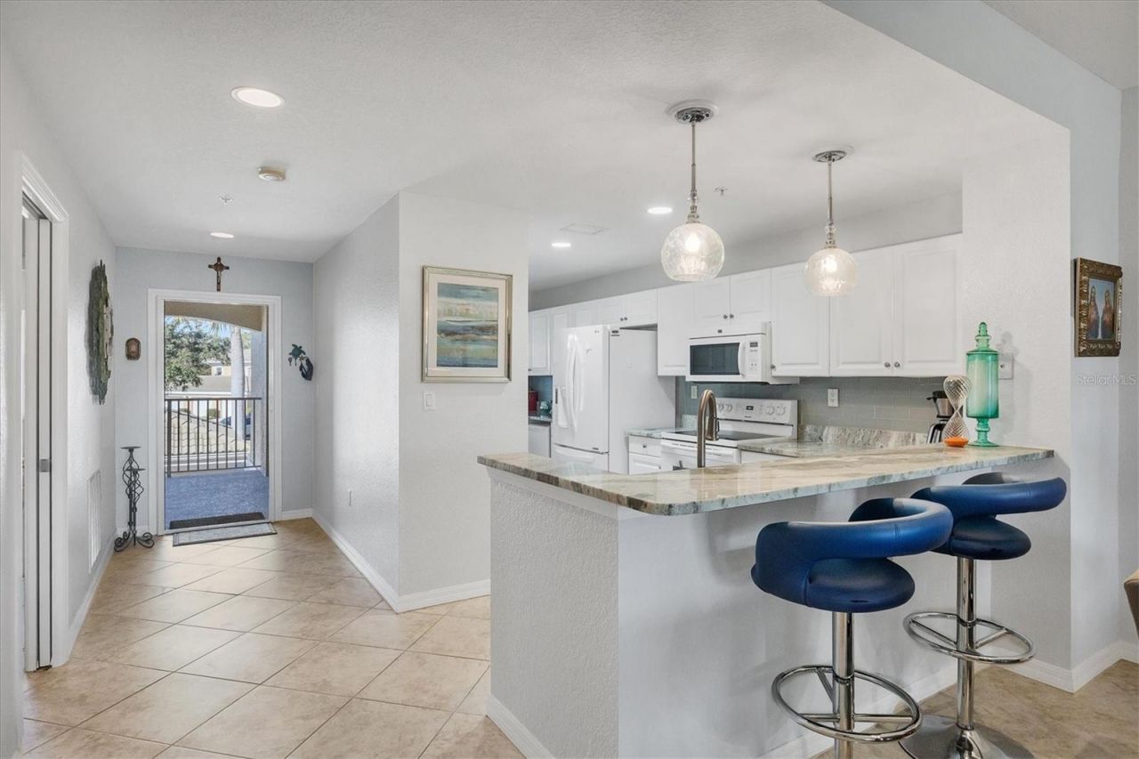 6342 Grand Oak Circle, Unit 204, Bradenton, FL 34203 Photo