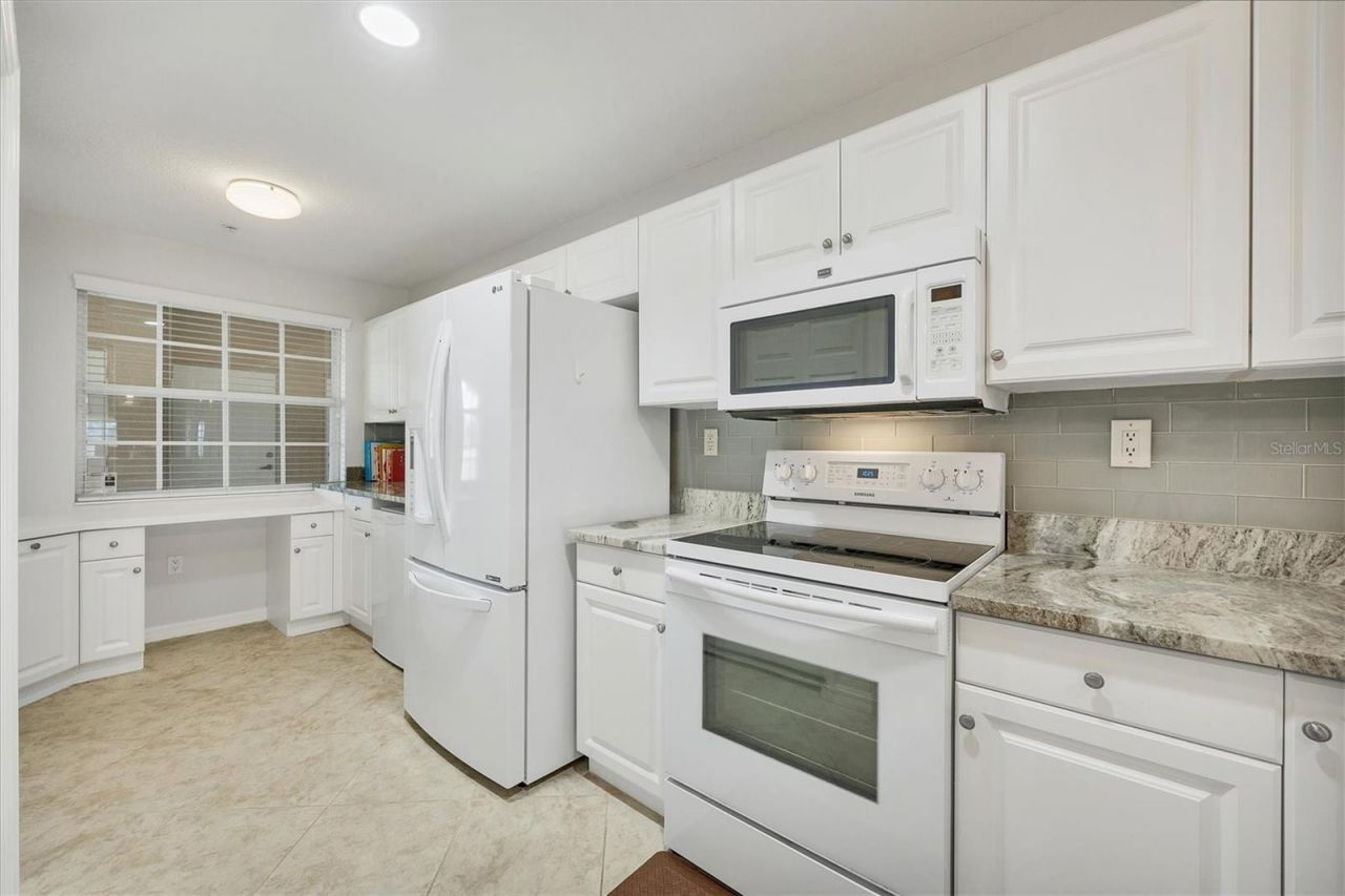 6342 Grand Oak Circle, Unit 204, Bradenton, FL 34203 Photo