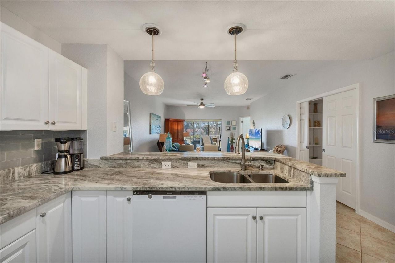 6342 Grand Oak Circle, Unit 204, Bradenton, FL 34203 Photo