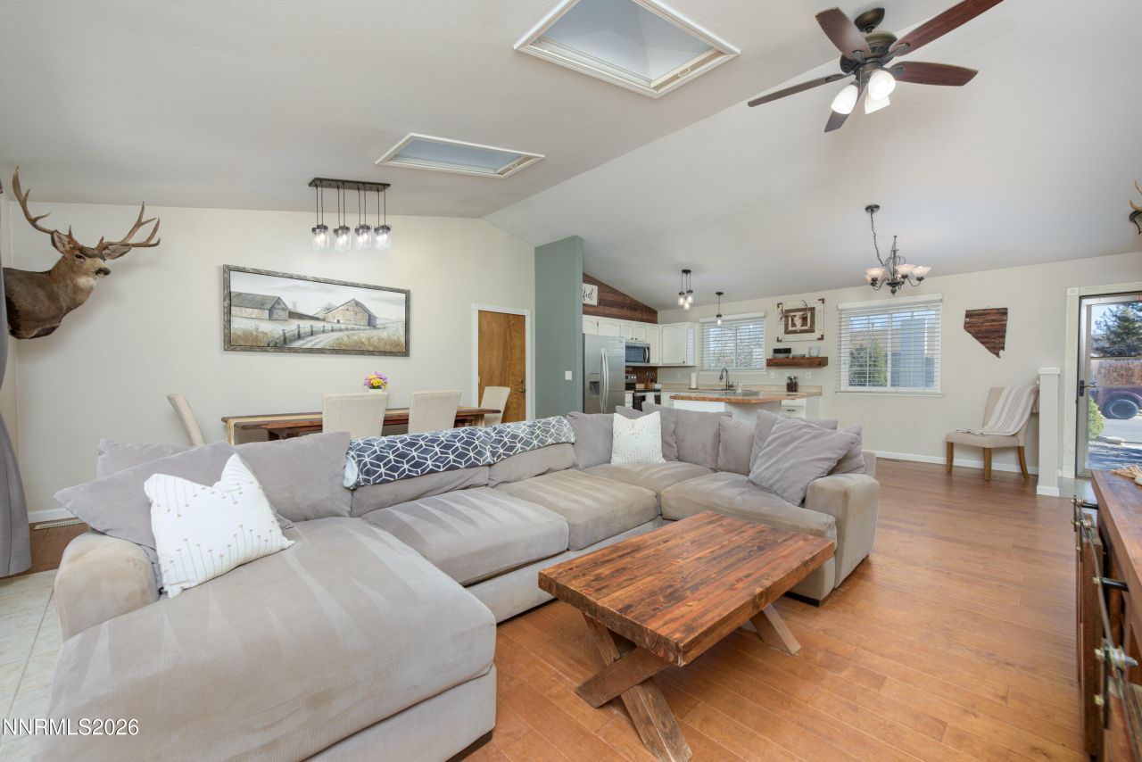 624 Victoria Way, Gardnerville, NV 89460 Photo