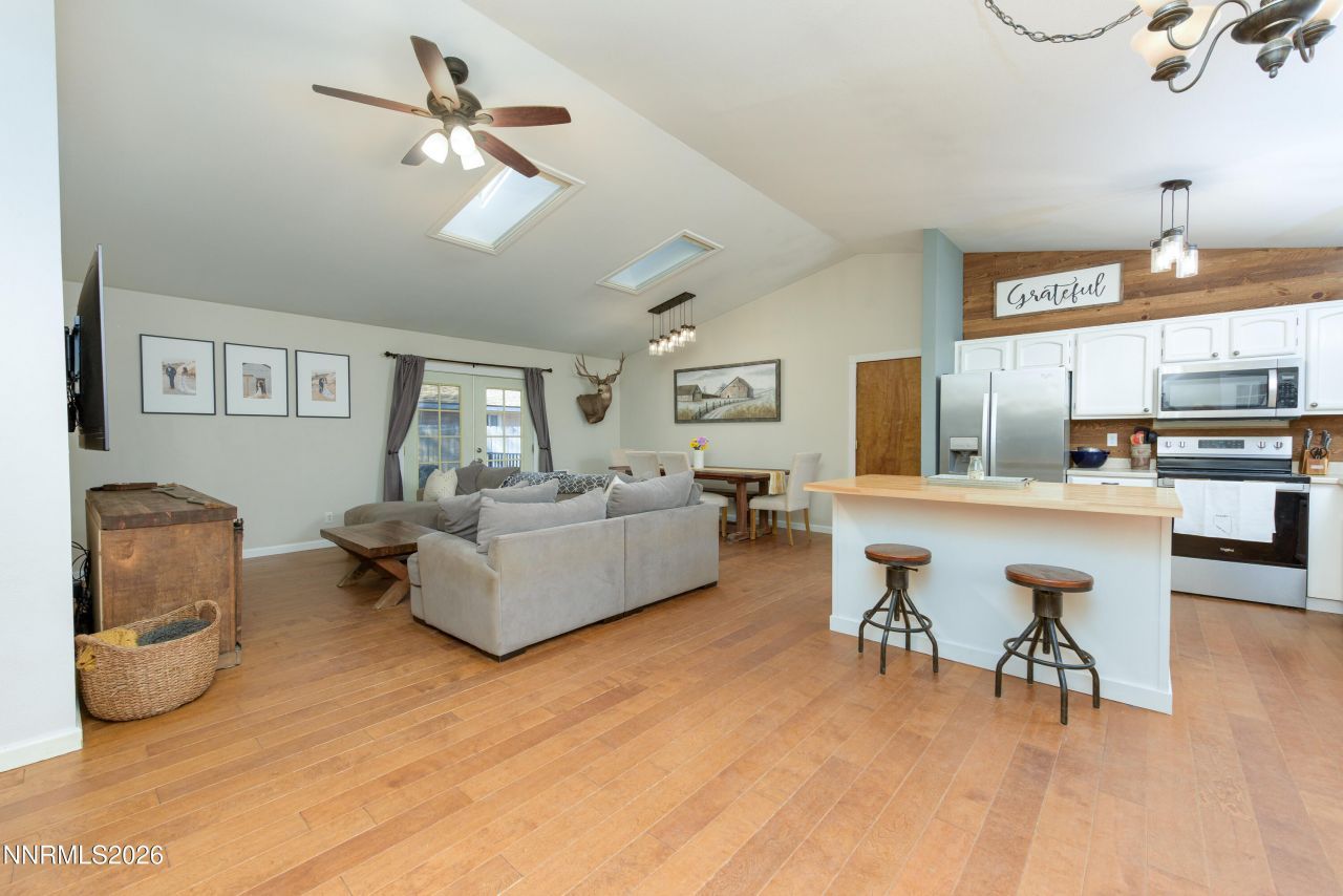 624 Victoria Way, Gardnerville, NV 89460 Photo