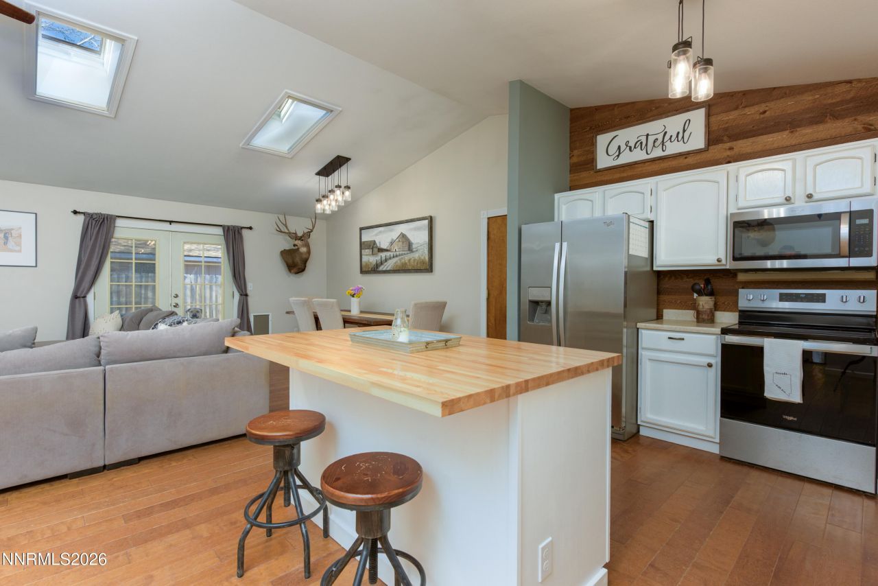 624 Victoria Way, Gardnerville, NV 89460 Photo