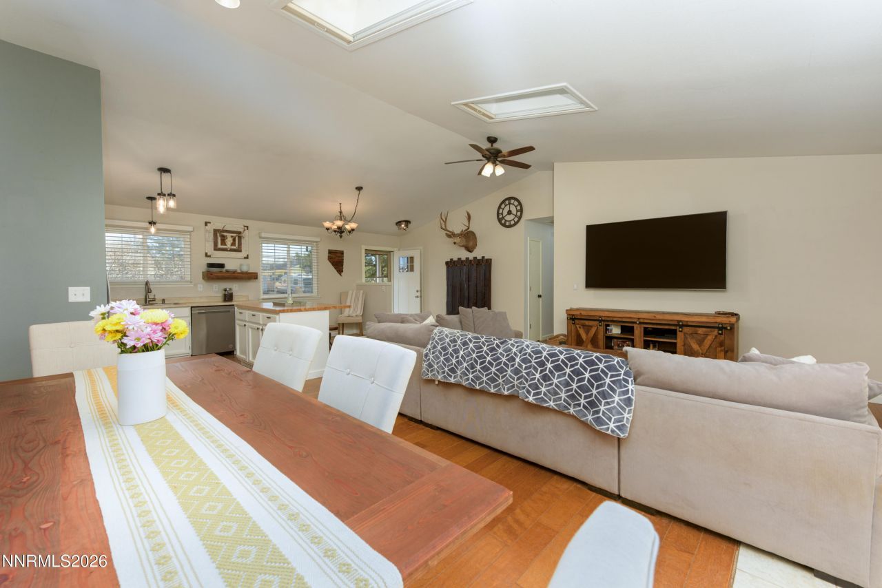 624 Victoria Way, Gardnerville, NV 89460 Photo