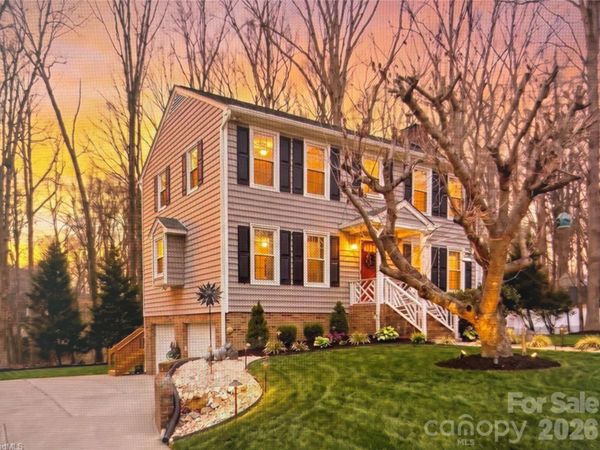 5220 Bridge Pointe Drive, Clemmons, NC 27012