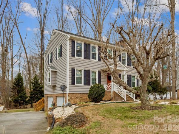 5220 Bridge Pointe Drive, Clemmons, NC 27012