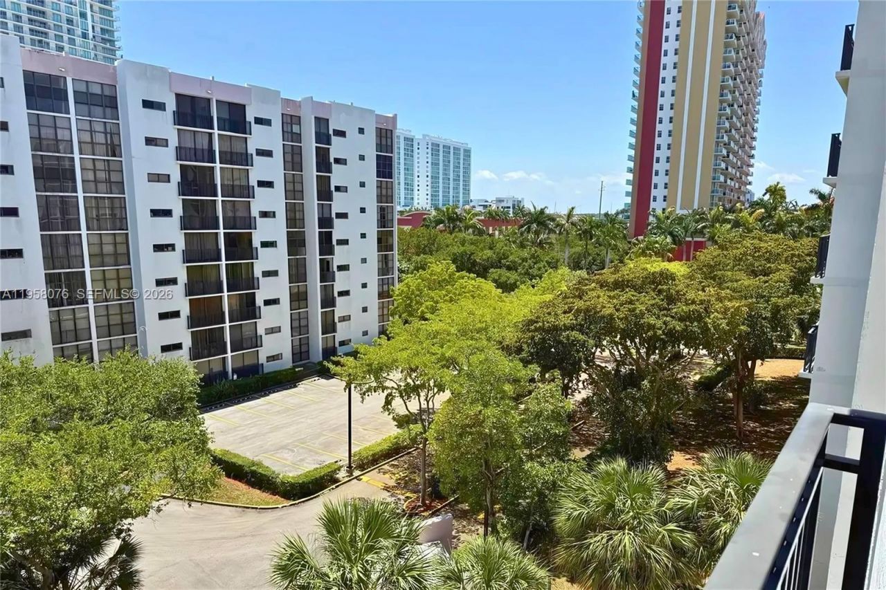 16919 N Bay Rd, Unit 617, Sunny Isles Beach, FL 33160 Photo