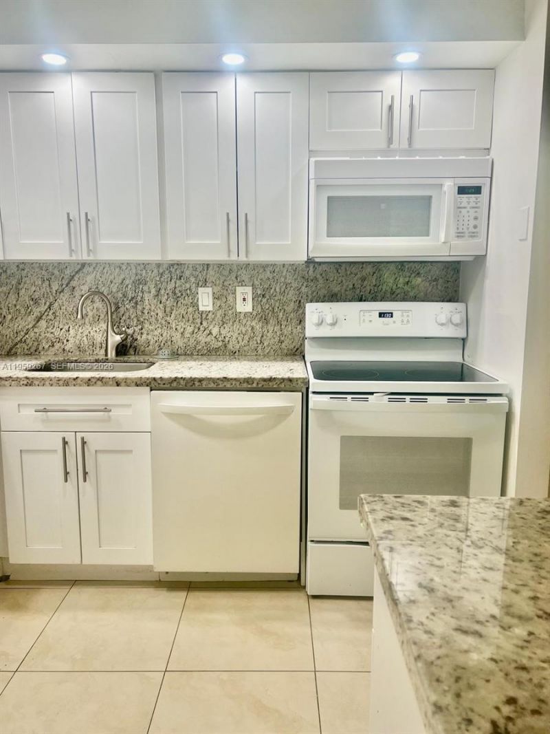 19055 NW 62nd Ave, Unit 102, Hialeah, FL 33015 Photo