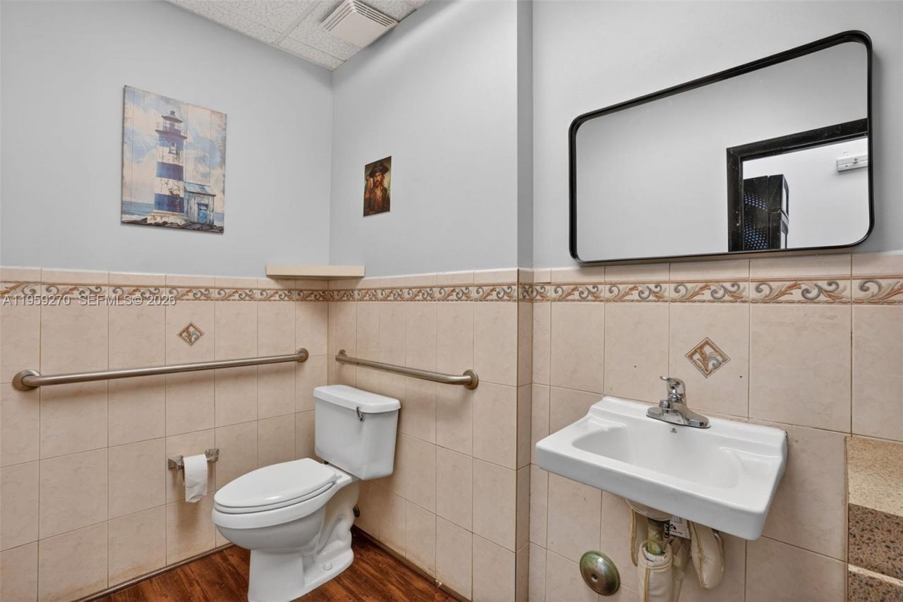 For Sale Restaurant Fort Lauderdale, Fort Lauderdale, FL 33315 Photo