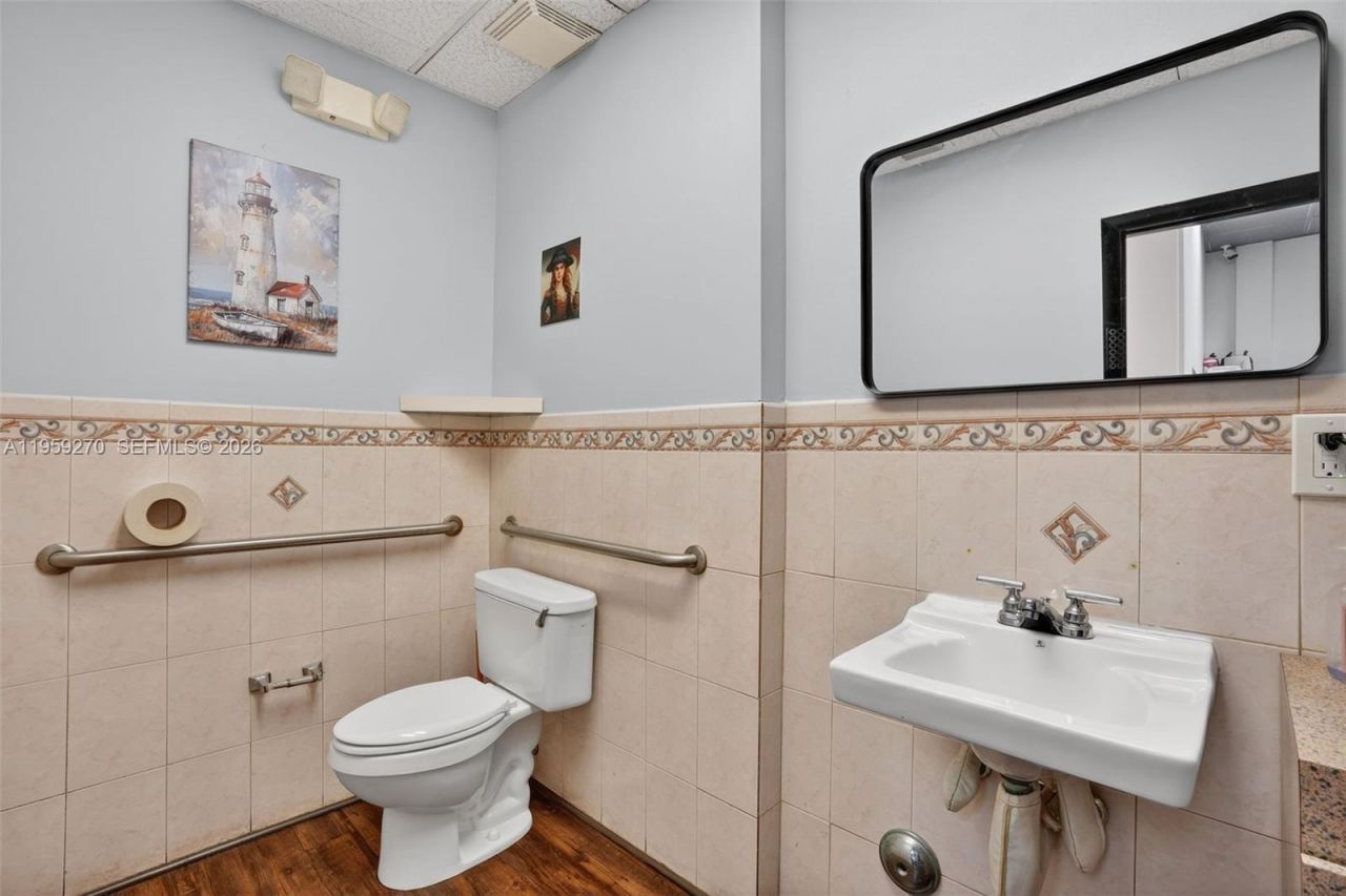 For Sale Restaurant Fort Lauderdale, Fort Lauderdale, FL 33315 Photo