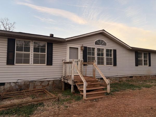 1741 Wade RD , Pittsville, VA 24139