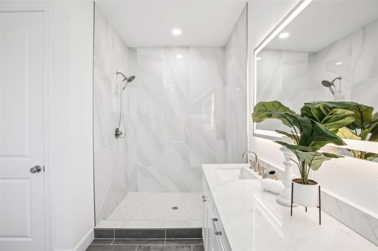 126 Ricardo Way Ne, Saint Petersburg, FL 33704 Photo