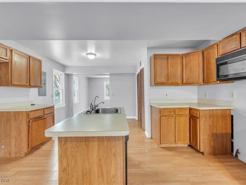 369 E 232nd Street, Euclid, OH 44123 Photo 10