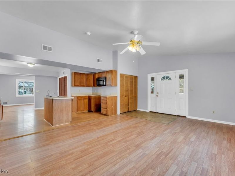 369 E 232nd Street, Euclid, OH 44123 Photo 9