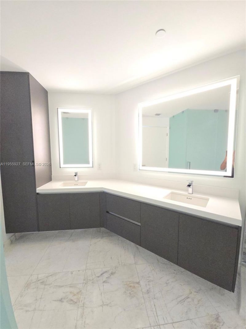 851 NE 1st Ave , Unit 4604, Miami, FL 33132 Photo