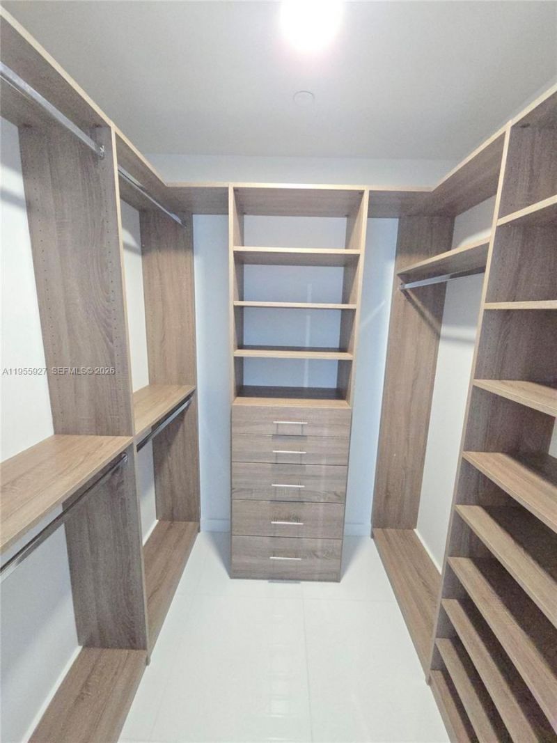 851 NE 1st Ave , Unit 4604, Miami, FL 33132 Photo