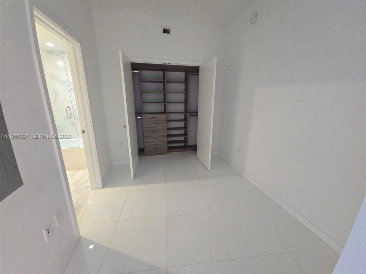 851 NE 1st Ave , Unit 4604, Miami, FL 33132 Photo