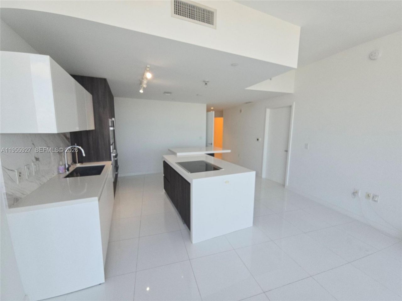 851 NE 1st Ave , Unit 4604, Miami, FL 33132 Photo