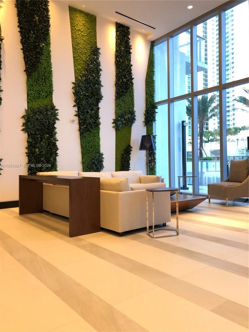 851 NE 1st Ave , Unit 4604, Miami, FL 33132 Photo