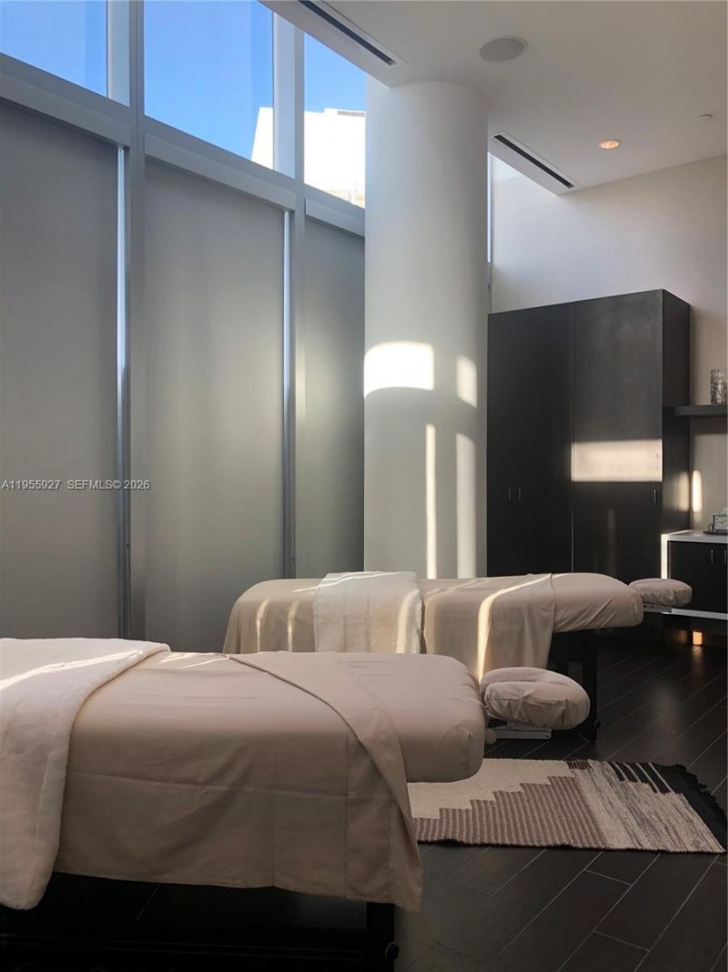 851 NE 1st Ave , Unit 4604, Miami, FL 33132 Photo