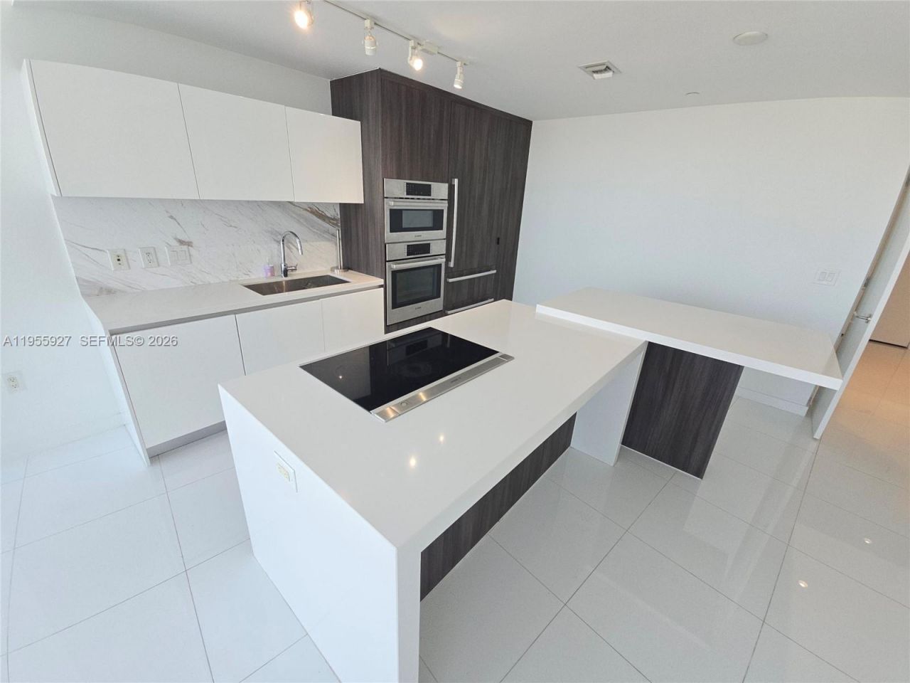 851 NE 1st Ave , Unit 4604, Miami, FL 33132 Photo