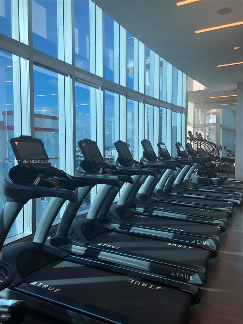 851 NE 1st Ave , Unit 4604, Miami, FL 33132 Photo