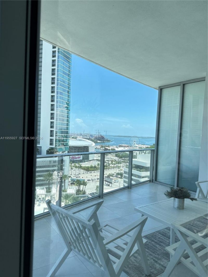 851 NE 1st Ave , Unit 4604, Miami, FL 33132 Photo