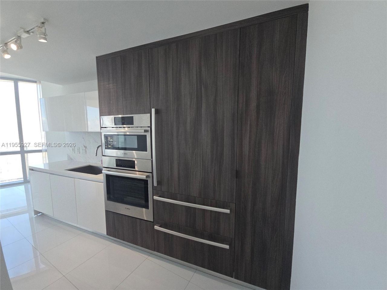 851 NE 1st Ave , Unit 4604, Miami, FL 33132 Photo