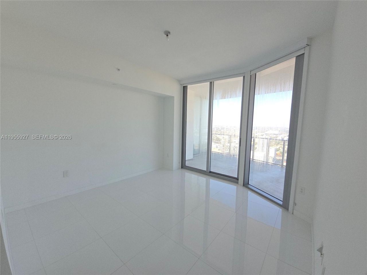 851 NE 1st Ave , Unit 4604, Miami, FL 33132 Photo