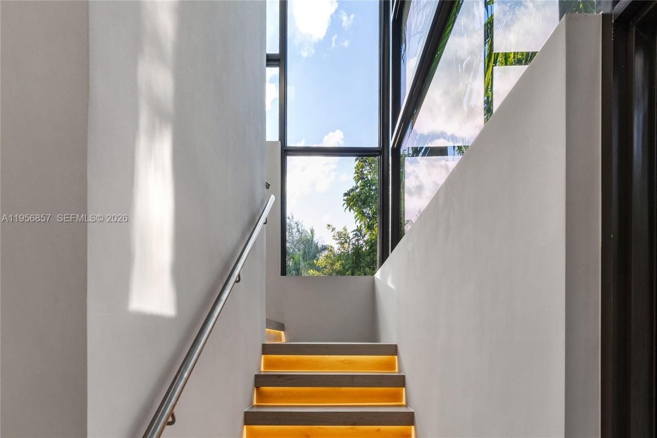 2805 Freeman St, Miami, FL 33133 Photo