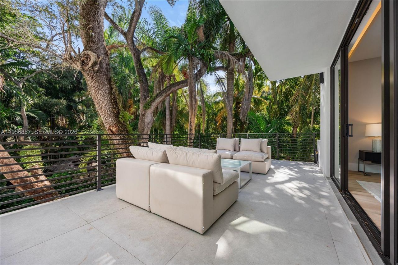 2805 Freeman St, Miami, FL 33133 Photo