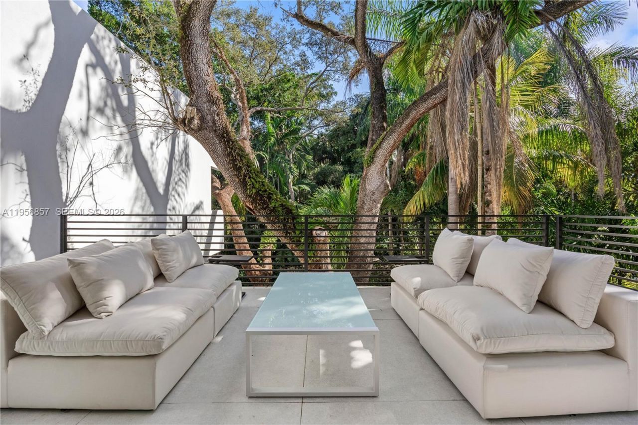 2805 Freeman St, Miami, FL 33133 Photo